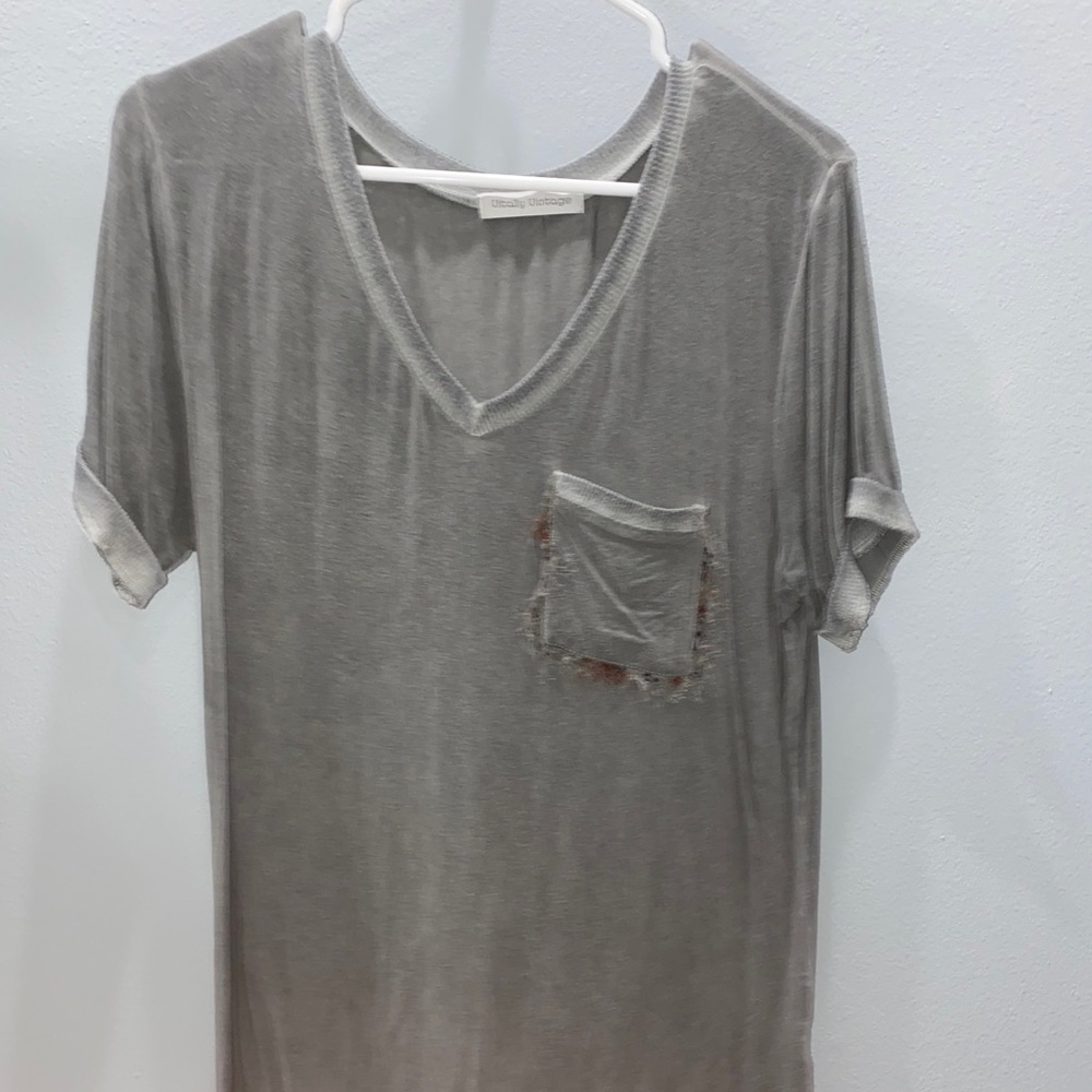 Gray tee